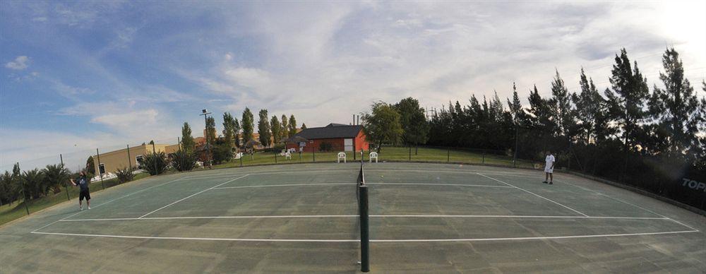 ホテル Wyndham Garden カンパーナ エクステリア 写真